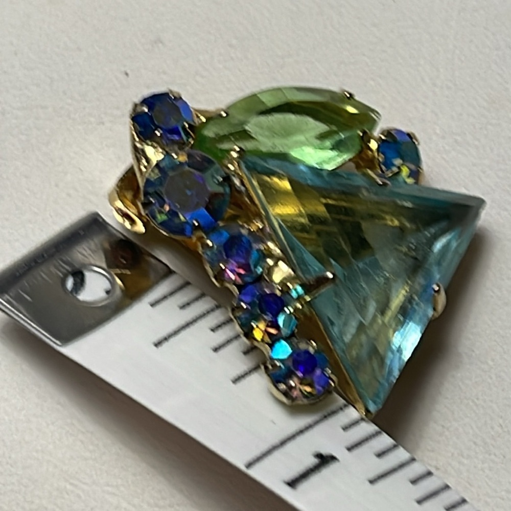 - Juliana Inverted Pyramid Single Clip On Earring